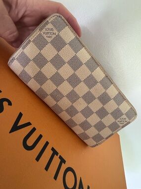 Louis Vuitton Damier Azur Zippy Wallet | Authentic | Cream Checkered LV Wallet